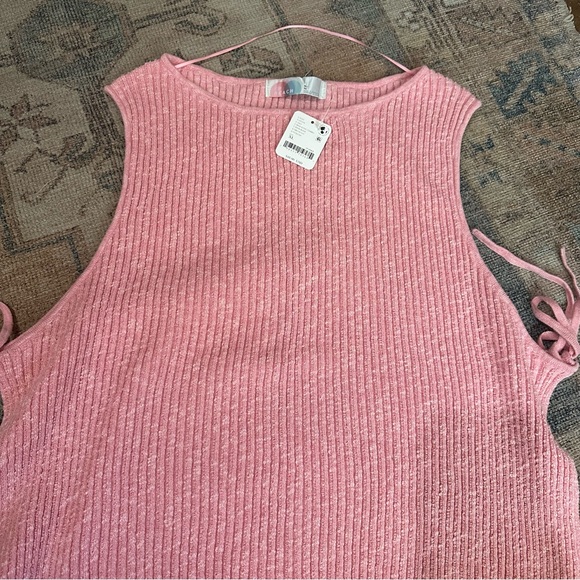 Pink Sleeveless Ribbed Top- the sides are open - Picture 1 of 2